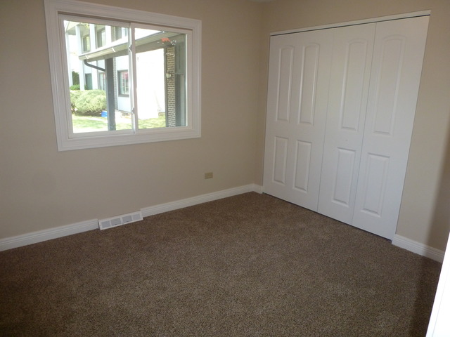 621 E Devon Ave, Roselle, IL 60172 photo 15