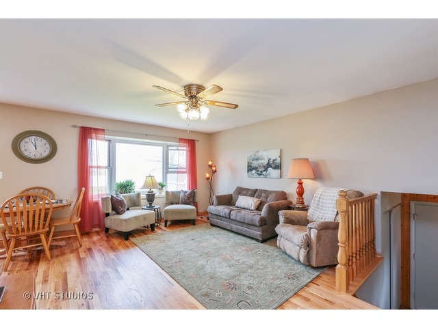1504 Sunset Dr, Mchenry, IL 60051 photo 3