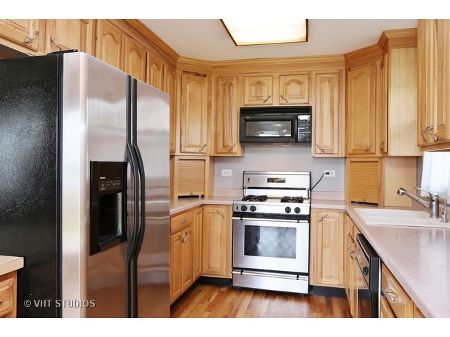 1504 Sunset Dr, Mchenry, IL 60051 photo 4