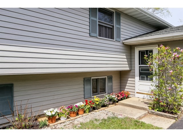 1504 Sunset Dr, Mchenry, IL 60051 photo 1