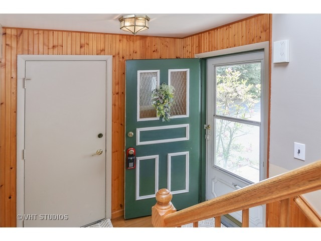 1504 Sunset Dr, Mchenry, IL 60051 photo 2