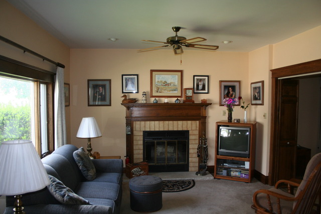 1056 W Hickory St, Kankakee, IL 60901 photo 3