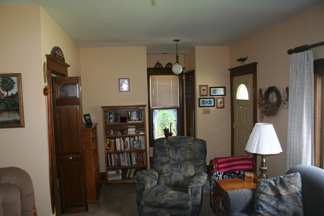 1056 W Hickory St, Kankakee, IL 60901 photo 4