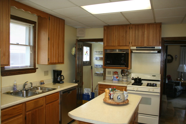 1056 W Hickory St, Kankakee, IL 60901 photo 6