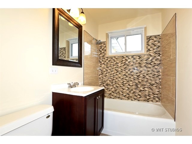 923 E Grant Dr, Des Plaines, IL 60016 photo 8