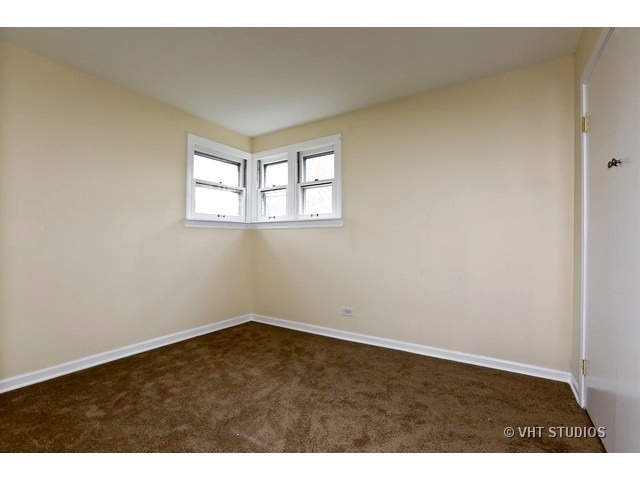 923 E Grant Dr, Des Plaines, IL 60016 photo 12
