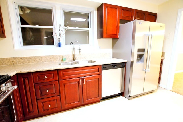 923 E Grant Dr, Des Plaines, IL 60016 photo 7