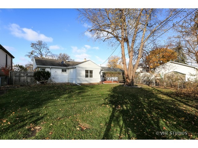 923 E Grant Dr, Des Plaines, IL 60016 photo 14