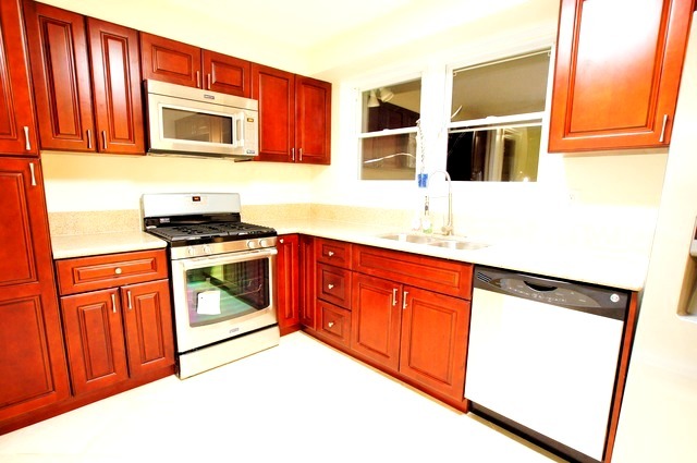 923 E Grant Dr, Des Plaines, IL 60016 photo 6