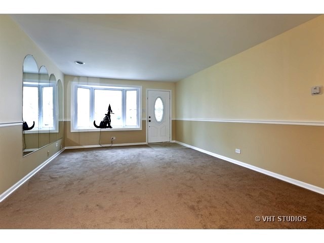 923 E Grant Dr, Des Plaines, IL 60016 photo 9