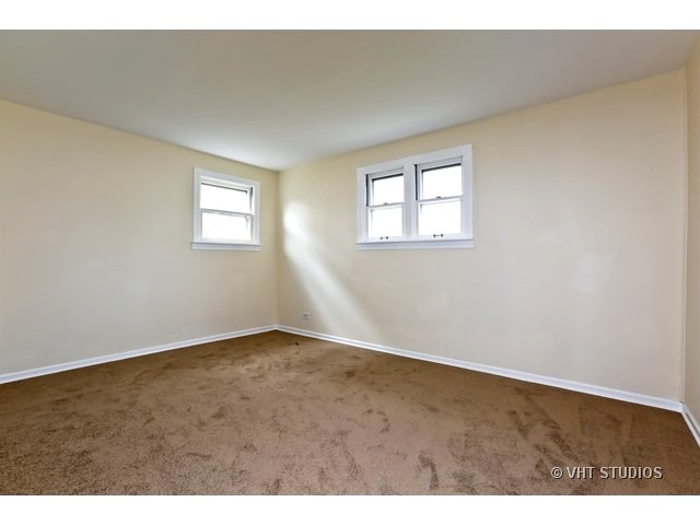 923 E Grant Dr, Des Plaines, IL 60016 photo 11