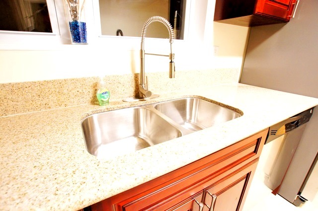 923 E Grant Dr, Des Plaines, IL 60016 photo 3