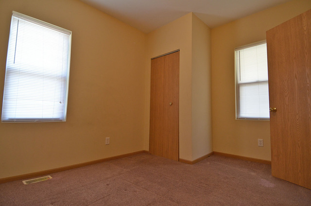 115 W Scott St, Seneca, IL 61360 photo 8