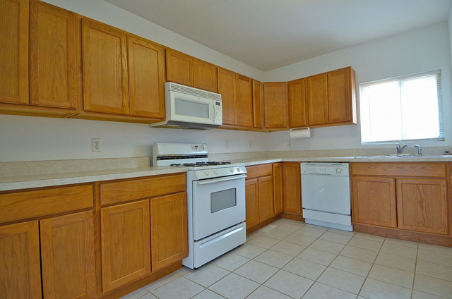 115 W Scott St, Seneca, IL 61360 photo 2