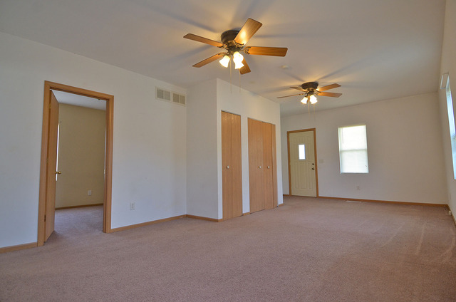 115 W Scott St, Seneca, IL 61360 photo 3