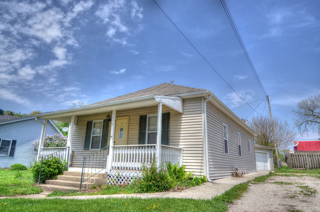 115 W Scott St, Seneca, IL 61360 photo 1