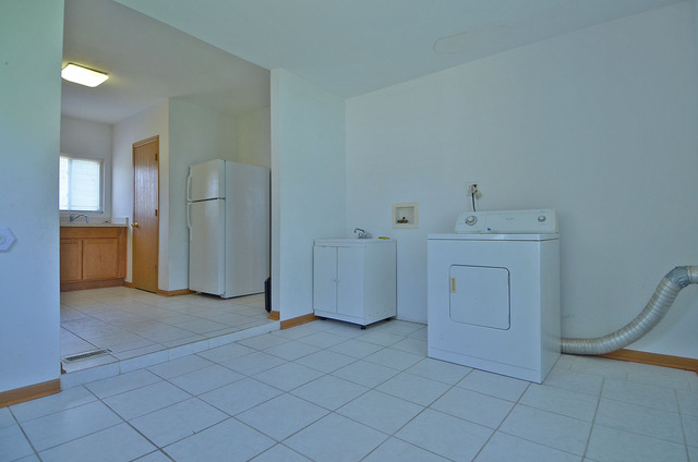 115 W Scott St, Seneca, IL 61360 photo 7