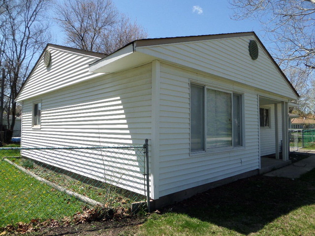 216 E Wayne Pl, Wheeling, IL 60090 photo 2