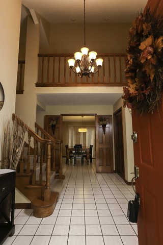 1665 Brittany Ln, Hoffman Estates, IL 60192 photo 2