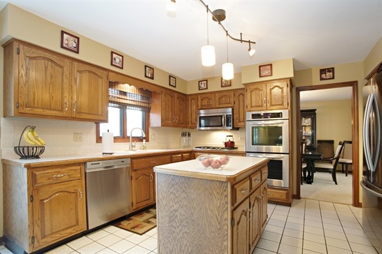 1665 Brittany Ln, Hoffman Estates, IL 60192 photo 3