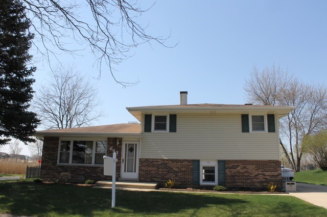 643 Cedar Ln, Bartlett, IL 60103 photo 1