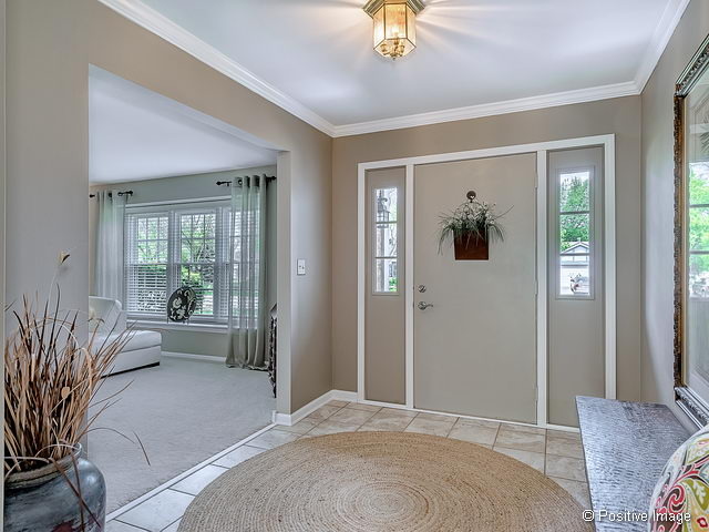 2340 Richmond Dr, Wheaton, IL 60189 photo 3