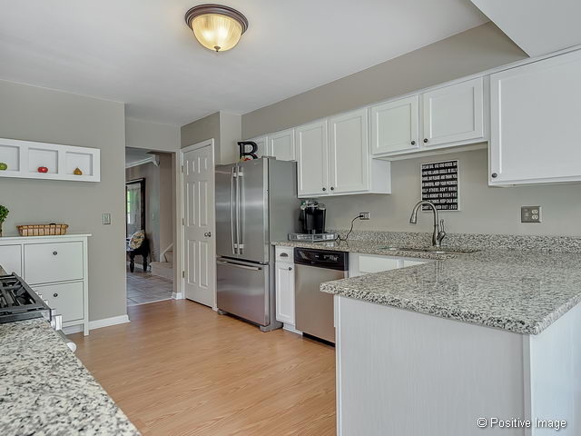 2340 Richmond Dr, Wheaton, IL 60189 photo 8
