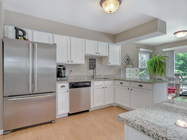 2340 Richmond Dr, Wheaton, IL 60189 photo 10