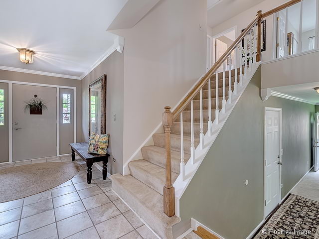 2340 Richmond Dr, Wheaton, IL 60189 photo 2