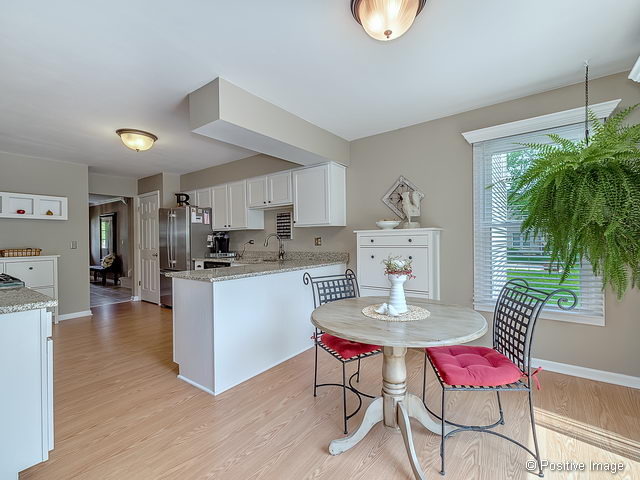 2340 Richmond Dr, Wheaton, IL 60189 photo 12