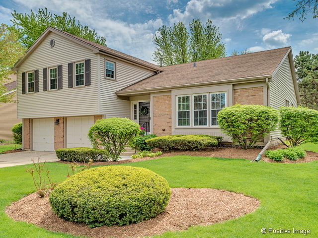 2340 Richmond Dr, Wheaton, IL 60189 photo 1