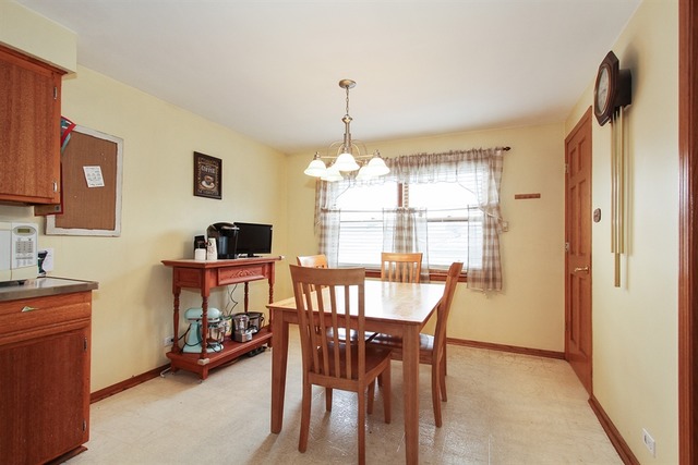7804 Massasoit Ave, Burbank, IL 60459 photo 4
