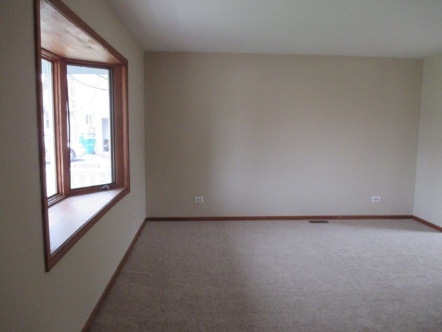 11 Starboard Ct, Grayslake, IL 60030 photo 2