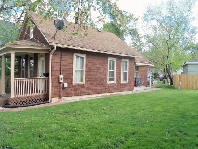 675 Villa St, Elgin, IL 60120 photo 2