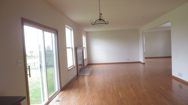 361 Veronica Cir, Bartlett, IL 60103 photo 9