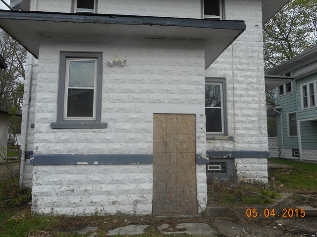241 S Evergreen Ave, Kankakee, IL 60901 photo 2