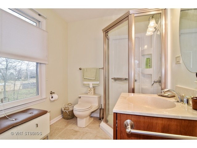 668 White Oak Ln, Bartlett, IL 60103 photo 15