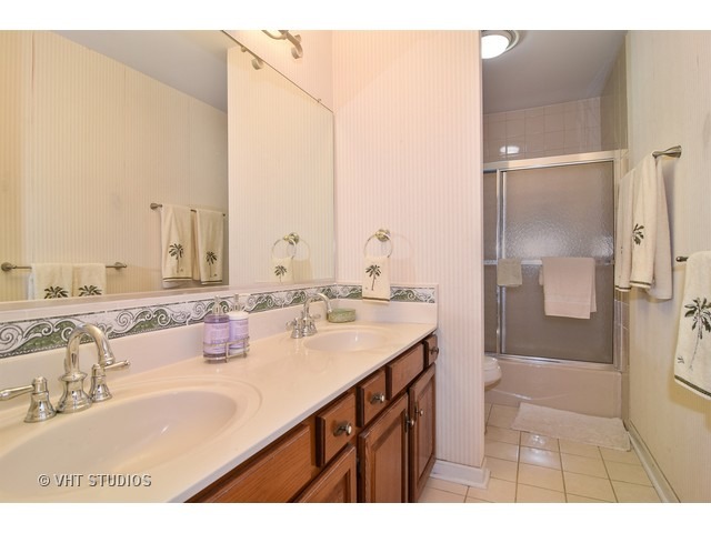 668 White Oak Ln, Bartlett, IL 60103 photo 18