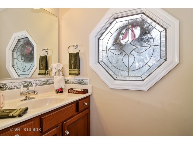 668 White Oak Ln, Bartlett, IL 60103 photo 19
