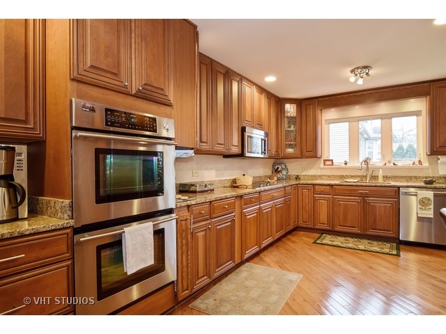 668 White Oak Ln, Bartlett, IL 60103 photo 5