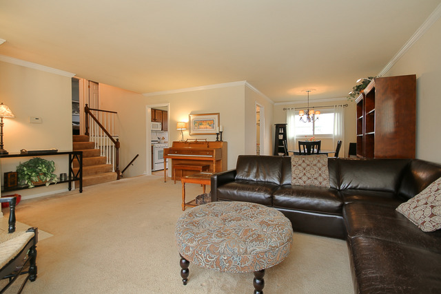 1517 Wilson Ave, Wheaton, IL 60189 photo 2