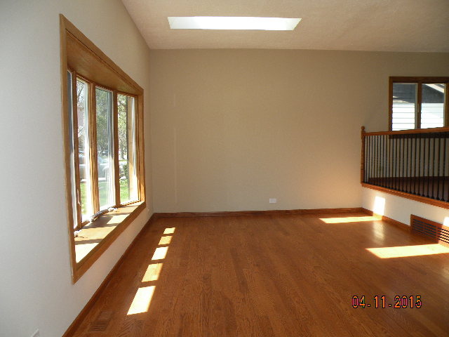 2002 E Kiowa Ln, Mount Prospect, IL 60056 photo 2