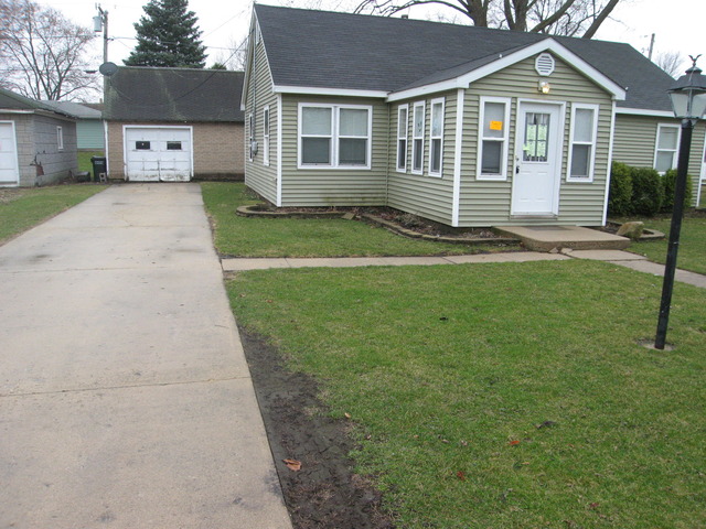 412 W Corning Ave, Peotone, IL 60468 photo 2