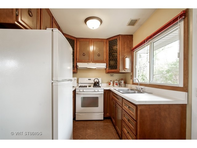 363 S Westgate Rd, Des Plaines, IL 60016 photo 3