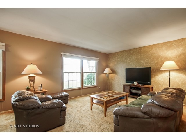 363 S Westgate Rd, Des Plaines, IL 60016 photo 1