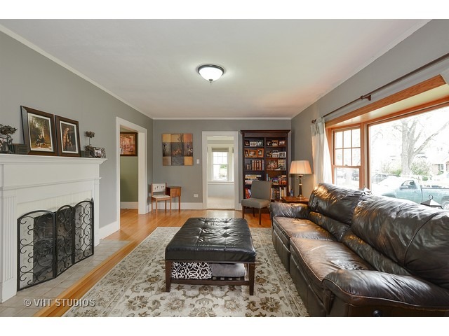 311 E Franklin St, Wheaton, IL 60187 photo 3