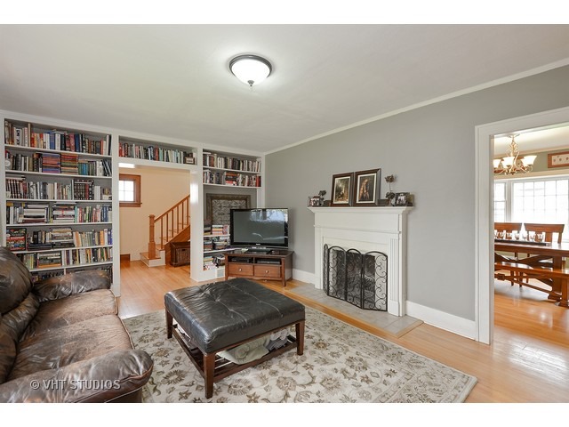 311 E Franklin St, Wheaton, IL 60187 photo 4