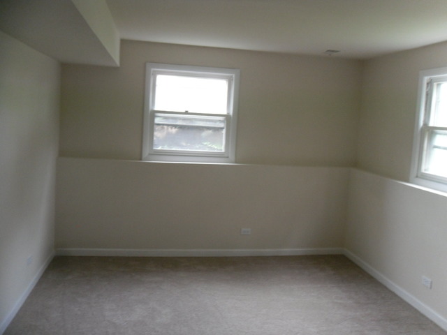 4095 Hudson Dr, Hoffman Estates, IL 60192 photo 2