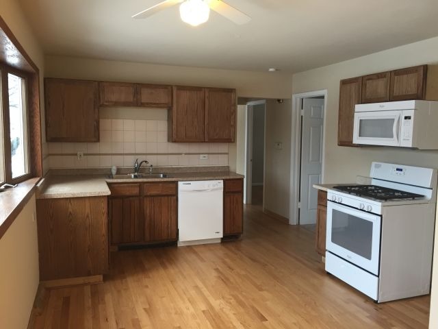 7709 Stickney Ave, Bridgeview, IL 60455 photo 2