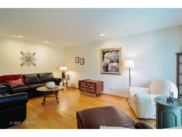 5703 Michael Ct, Rolling Meadows, IL 60008 photo 4